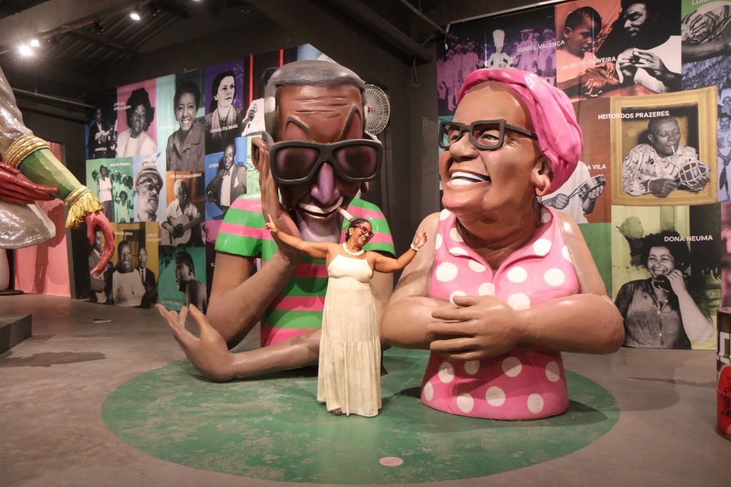 Neta de Cartola e Dona Zica, ela coordena uma gestão que vai muito além de guardar objetos: ela preserva o orgulho de quem veio da favela. Foto: Vilma Ribeiro