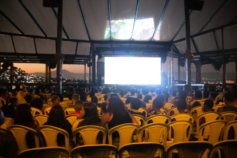 Cinema e dados continuam no território