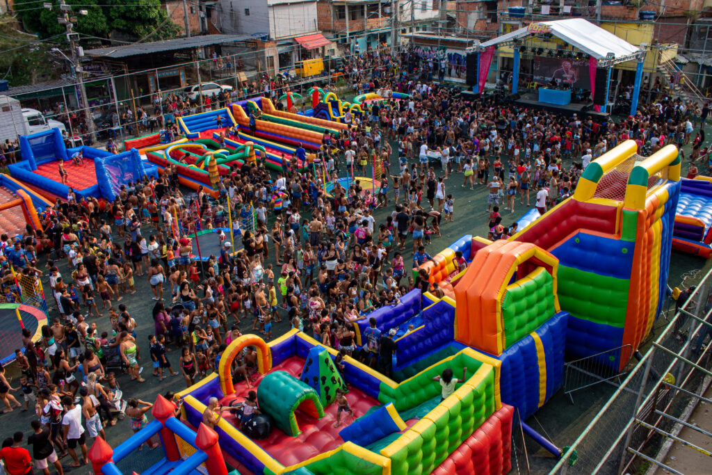 Foto: Vilma Ribeiro / Voz das Comunidades (Evento reuniu dezenas de crianças na Fazendinha)