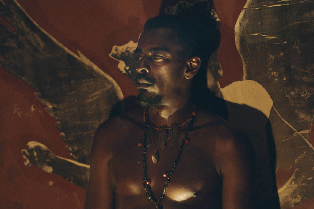 Seu Jorge em cena do filme 'Medida Provisória', de Lázaro Ramos Foto: Divulgação