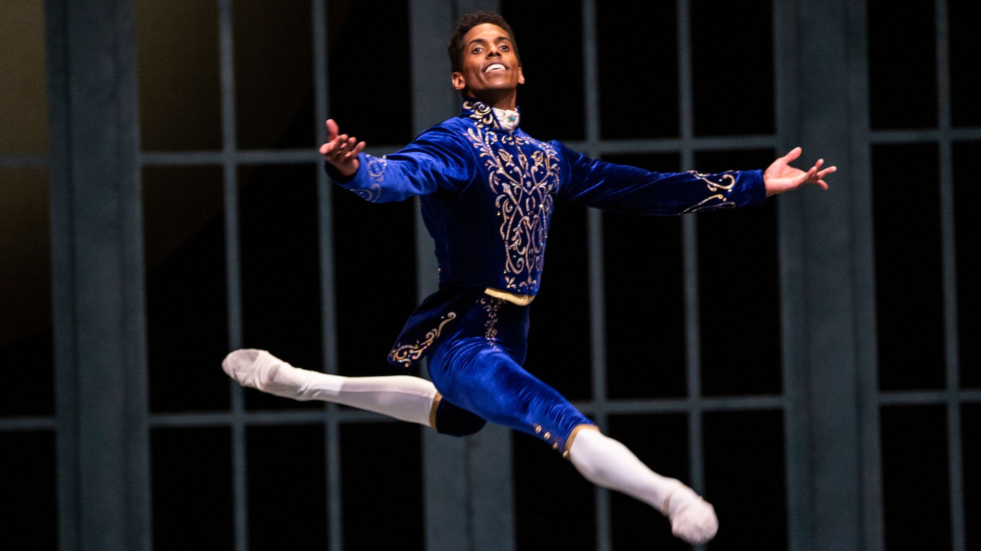 Dançando como o Príncipe Siegfried no terceiro ato de O Lago Dos Cisnes com o Pacific Northwest Ballet Foto: Angela Sterling