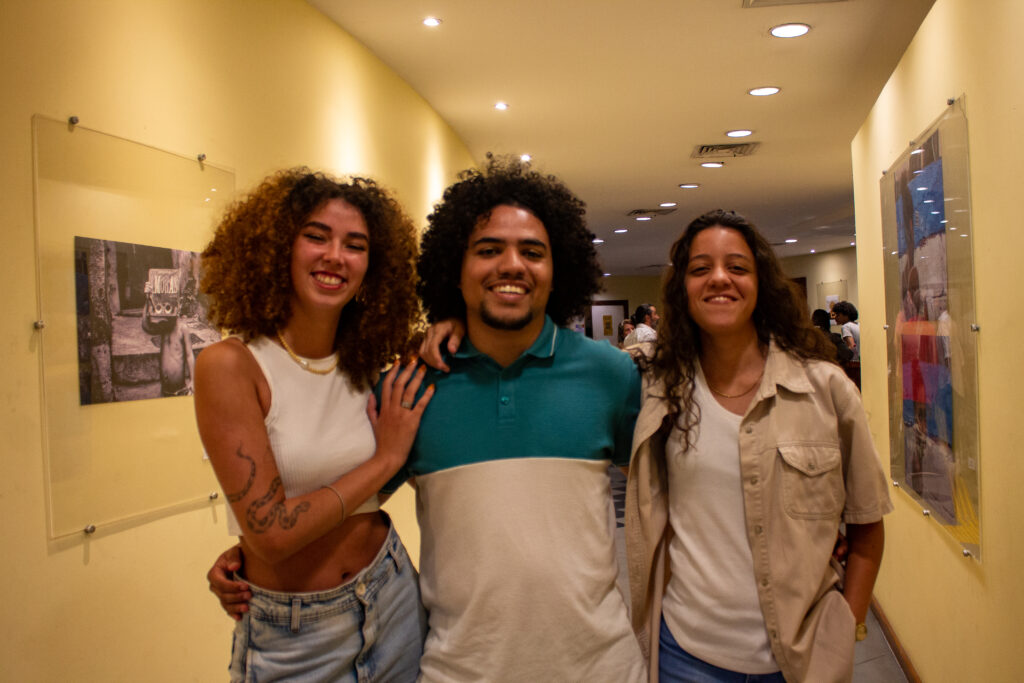Bruna Almeida, Marlon Soares e Bruna Gomes são os artistas por trás da "Visão de Cria". Foto: Vilma Ribeiro / Voz das Comunidades