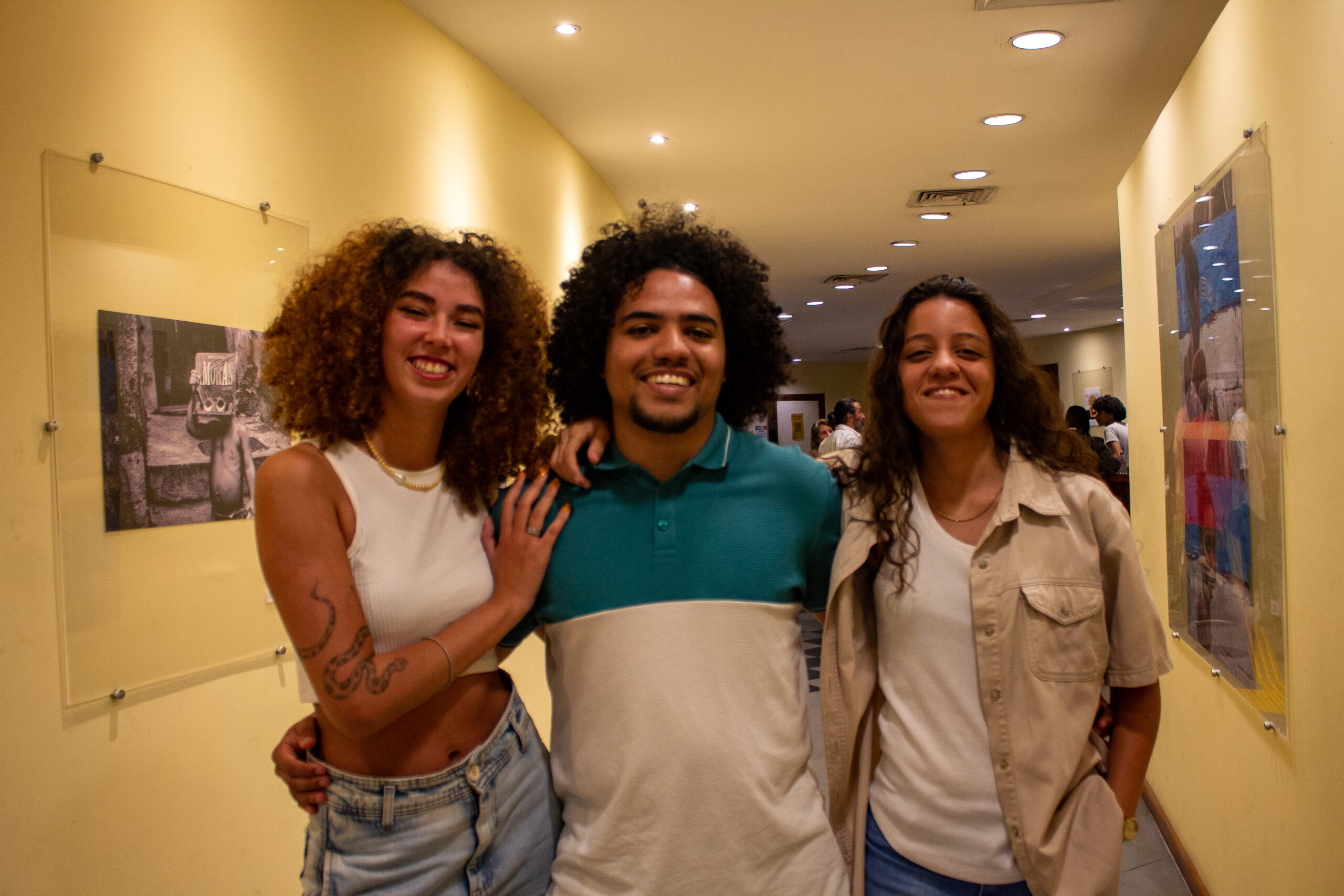 Bruna Almeida, Marlon Soares e Bruna Gomes são os artistas por trás da "Visão de Cria". Foto: Vilma Ribeiro / Voz das Comunidades