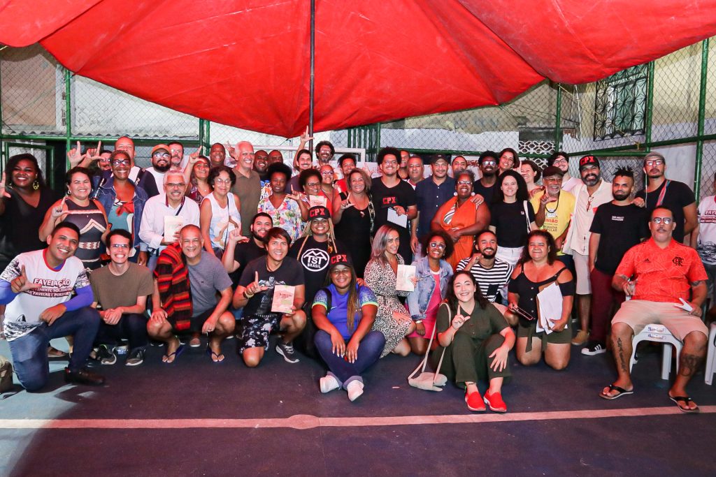 A visita foi uma grande reunião aberta, com o objetivo de apresentar a Secretaria e a Caravana das Periferias. Foto: Hector Santos/ Voz das Comunidades