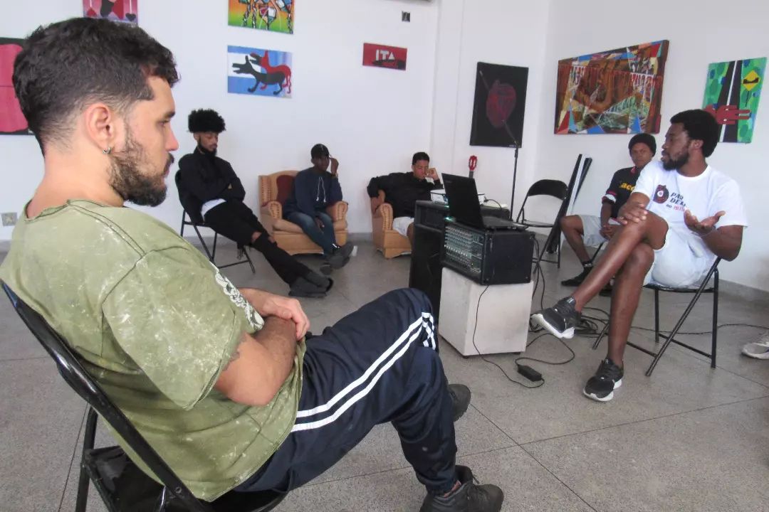 Papo de baile do MaisUm debate masculinidade nas favelas. Foto: Papodebailedomaisum/ Instagram