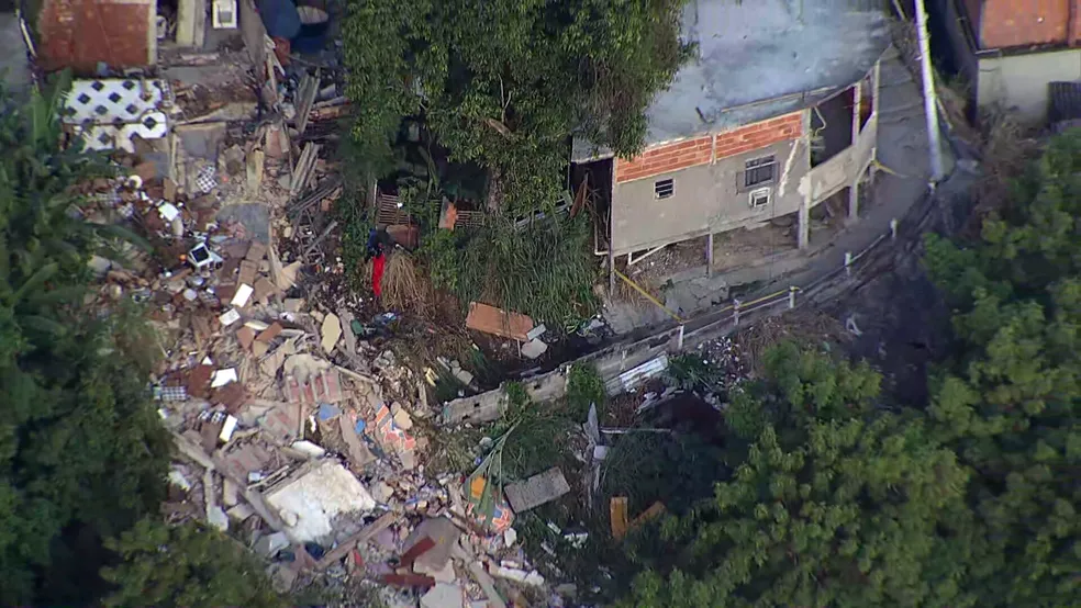 Casa desabou no Lins na noite de segunda-feira. Foto: Globo: Reprodução