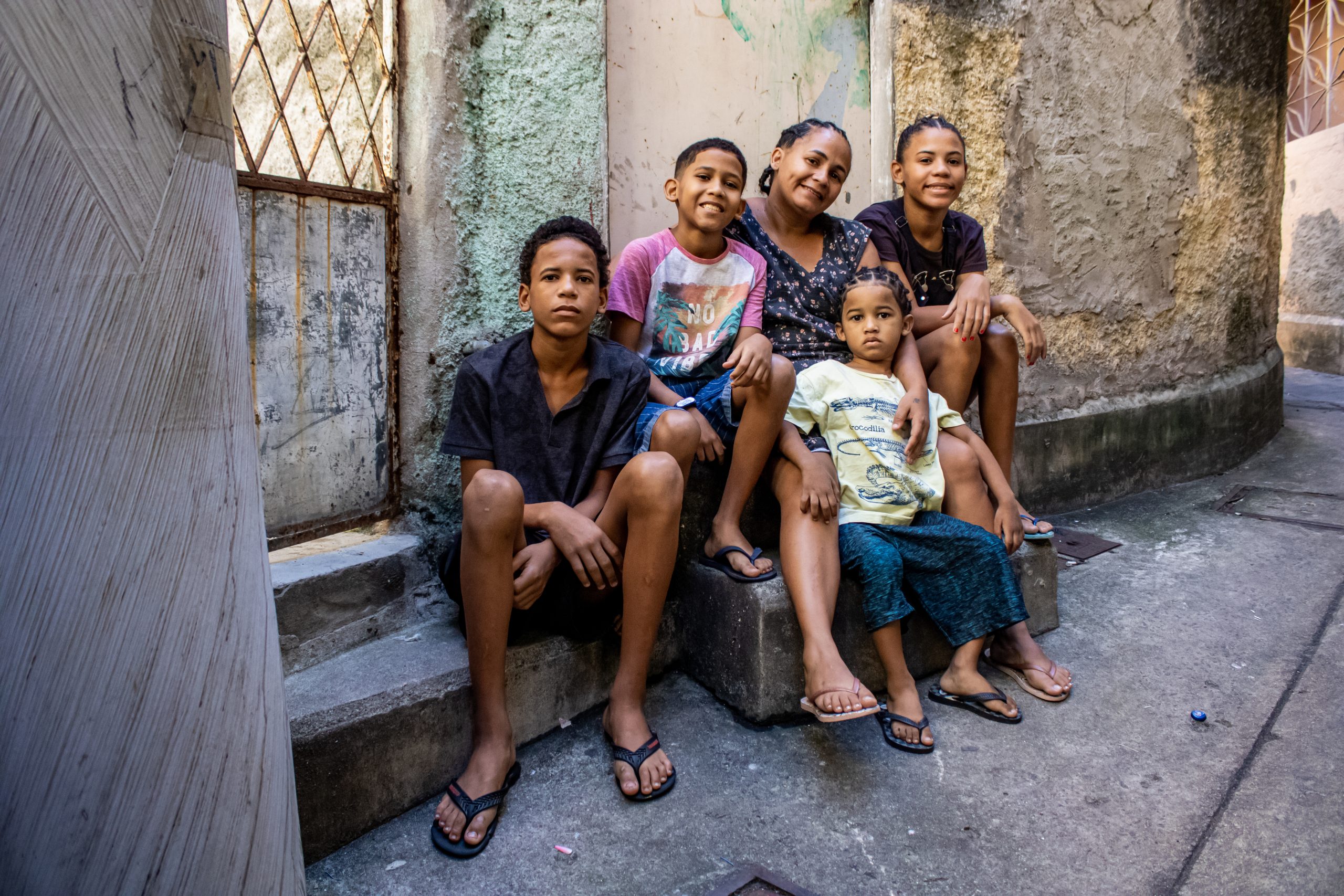 Amanda Cristina diz que busca entender o que se passa com cada um dos filhos (Foto: Josiane Santana / Voz das Comunidades)