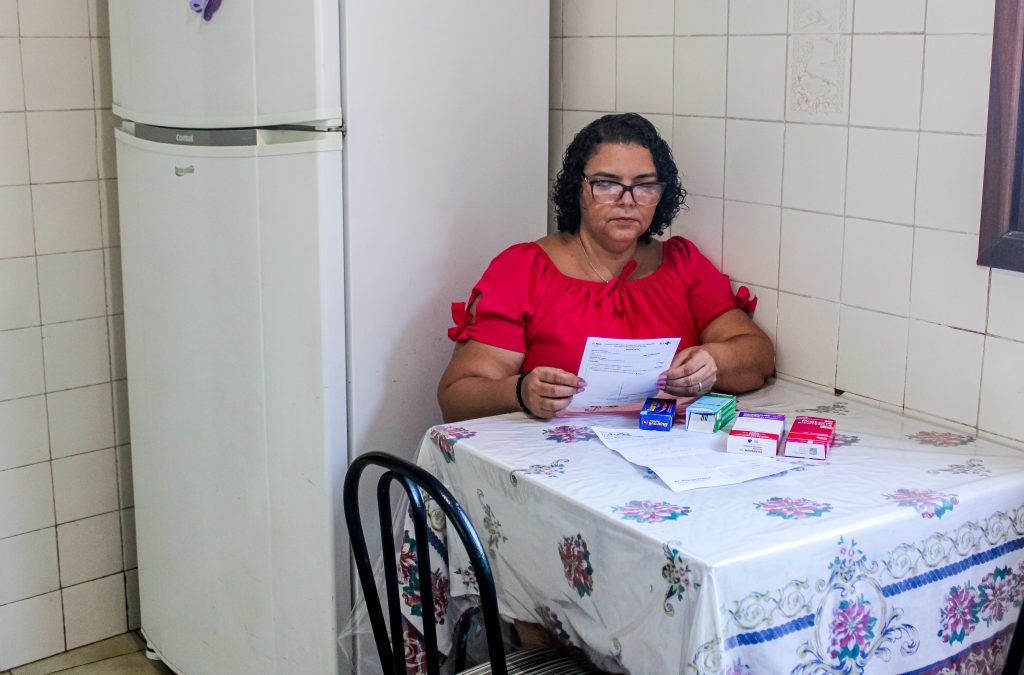 Marineide precisou consultar dois médicos para melhorar dos sintomas (Foto: Josiane Santana / Voz das Comunidades)