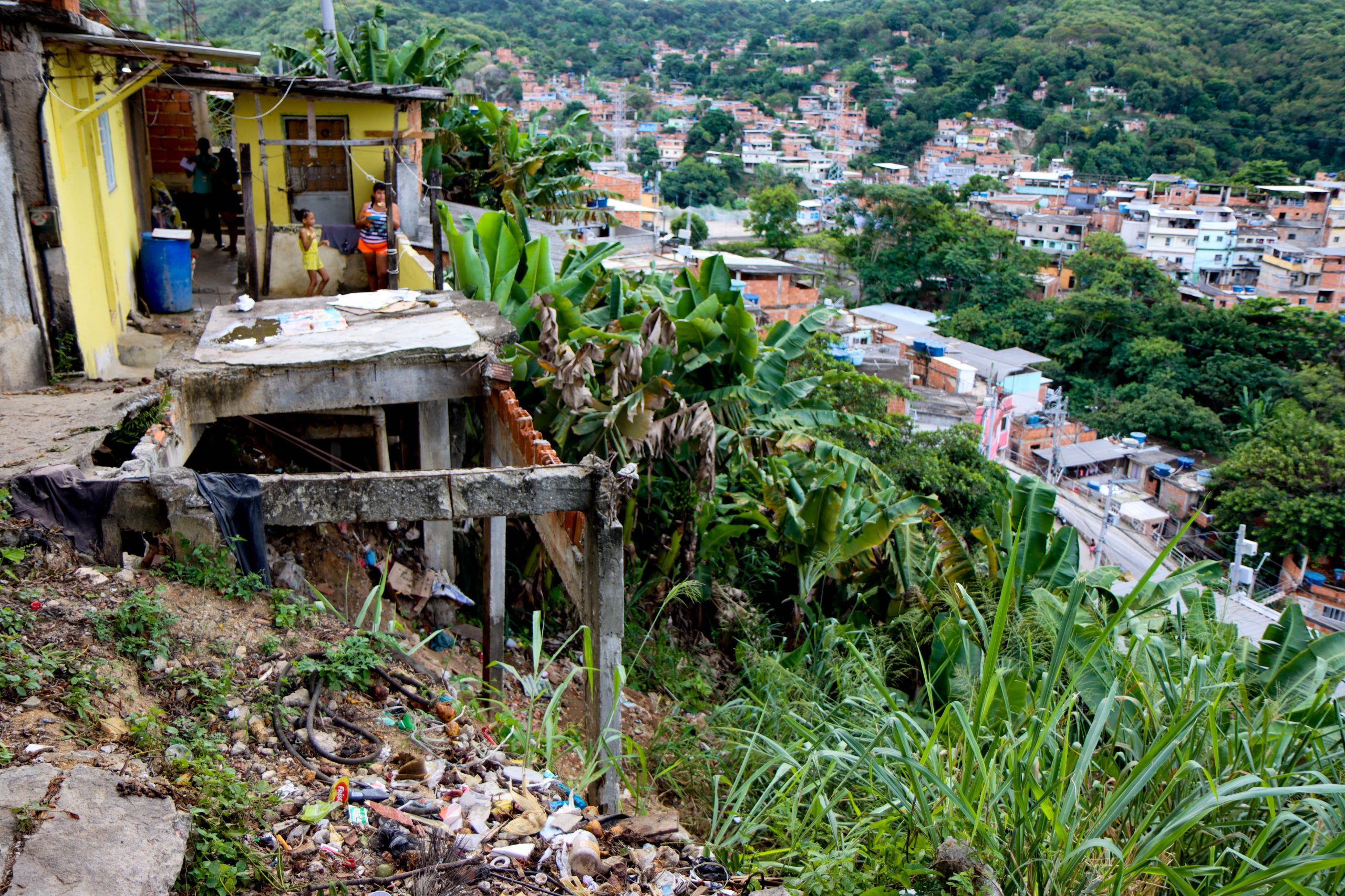 Para além do deslizamento o medo da casa cair. (Foto: Vilma Ribeiro/ Voz das Comunidades)