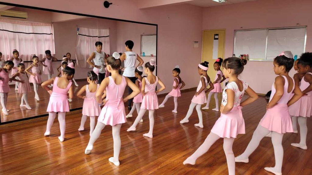 Aulas de ballet e outras modalidades. (Foto: Divulgação)