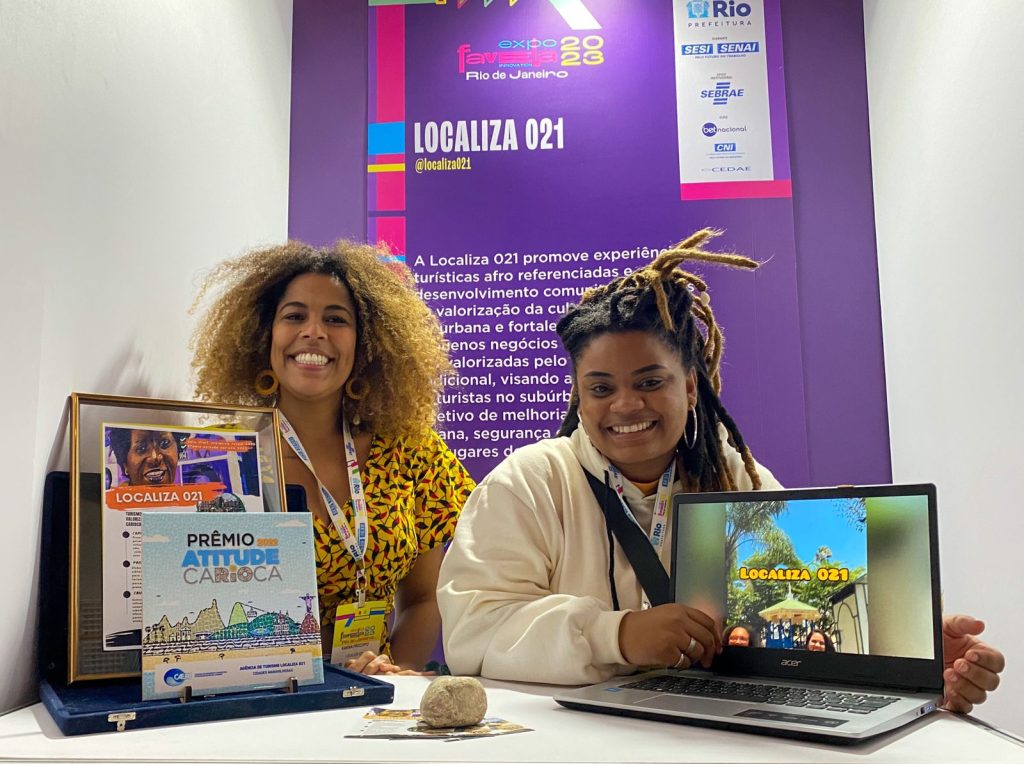Da esquerda para a direita: Karina Procópio e Natasha Francisco, fundadora do Localiza 021 Foto: Thayná de Souza / Voz das Comunidades