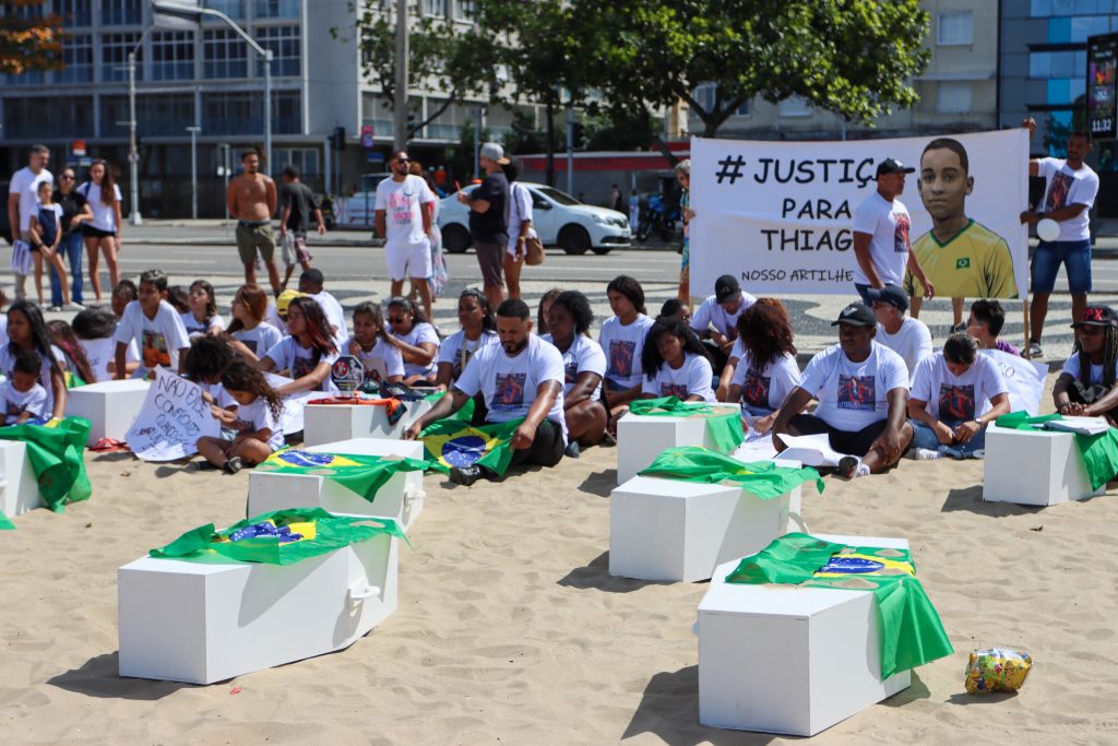 Ato aconteceu na praia de Copacabana (Foto: Vilma Ribeiro / Voz das Comunidades)