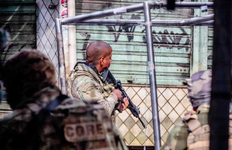 Sete favelas da Zona Norte amanhecem com operação policial: funcionamento de escolas e unidades de saúde foram impactados