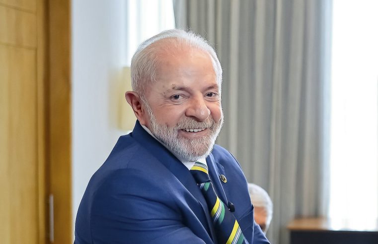 Acadêmicos de Niterói vai levar a história de Lula à Sapucaí no Carnaval 2026