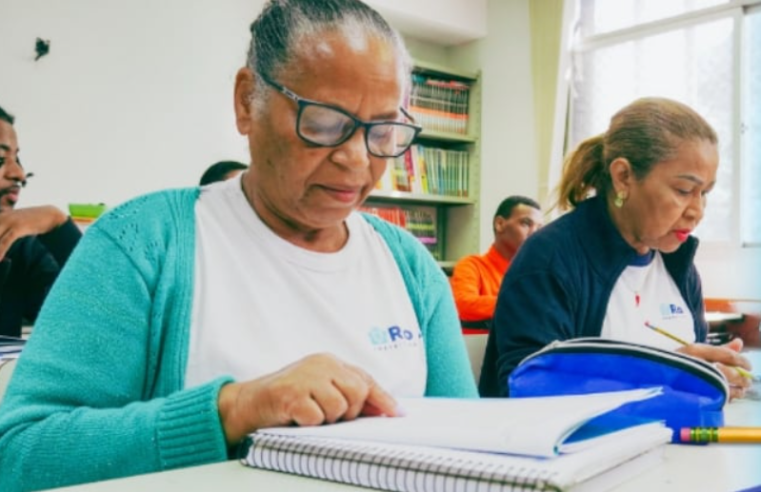 Seeduc oferece mais de 45 mil vagas para Educação de Jovens e Adultos no Rio; saiba mais