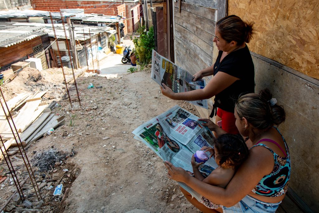 Exemplares e memória do Voz das Comunidades